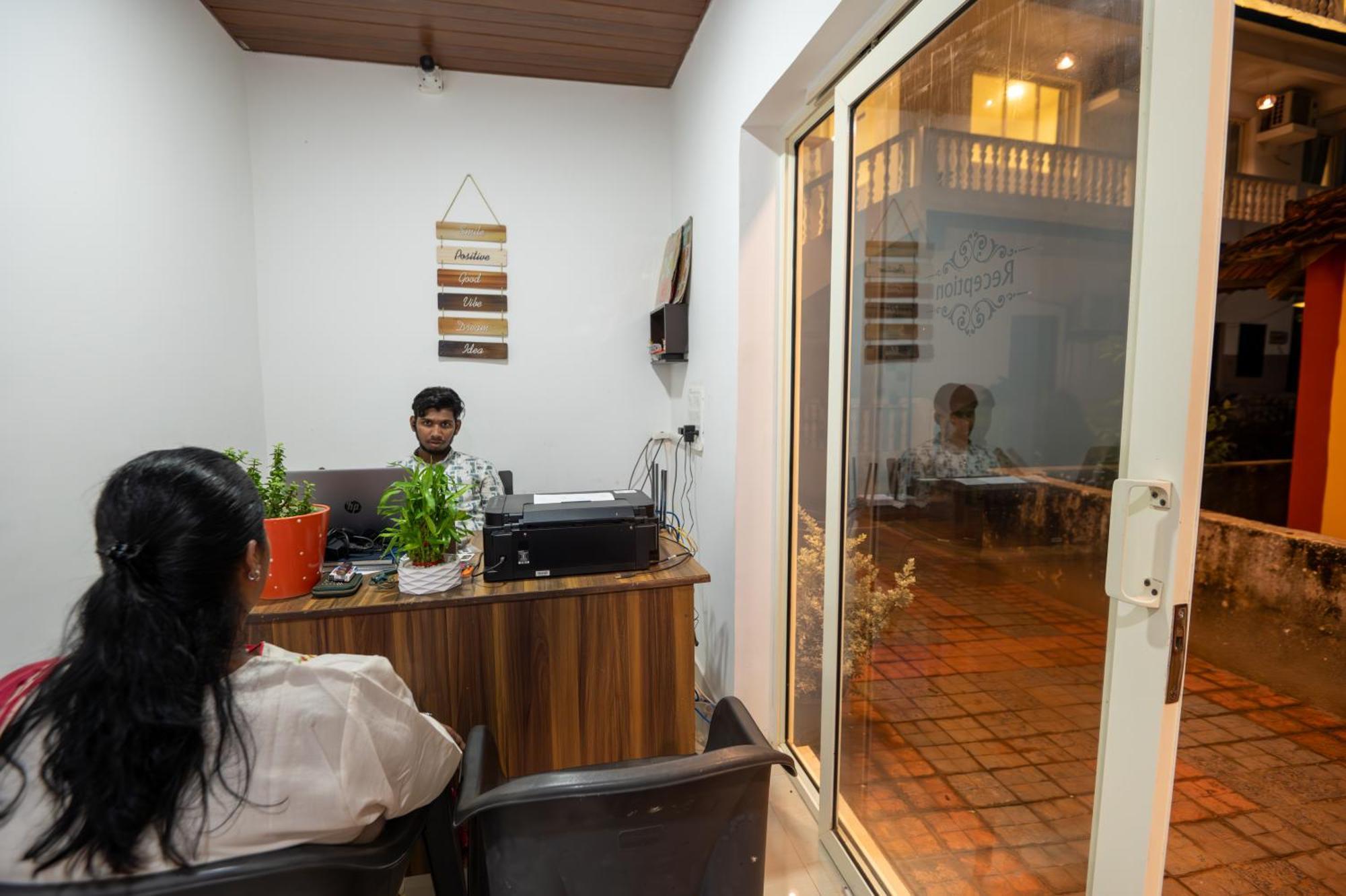 Morjim Sea Waves-Beach Front Hotel المظهر الخارجي الصورة