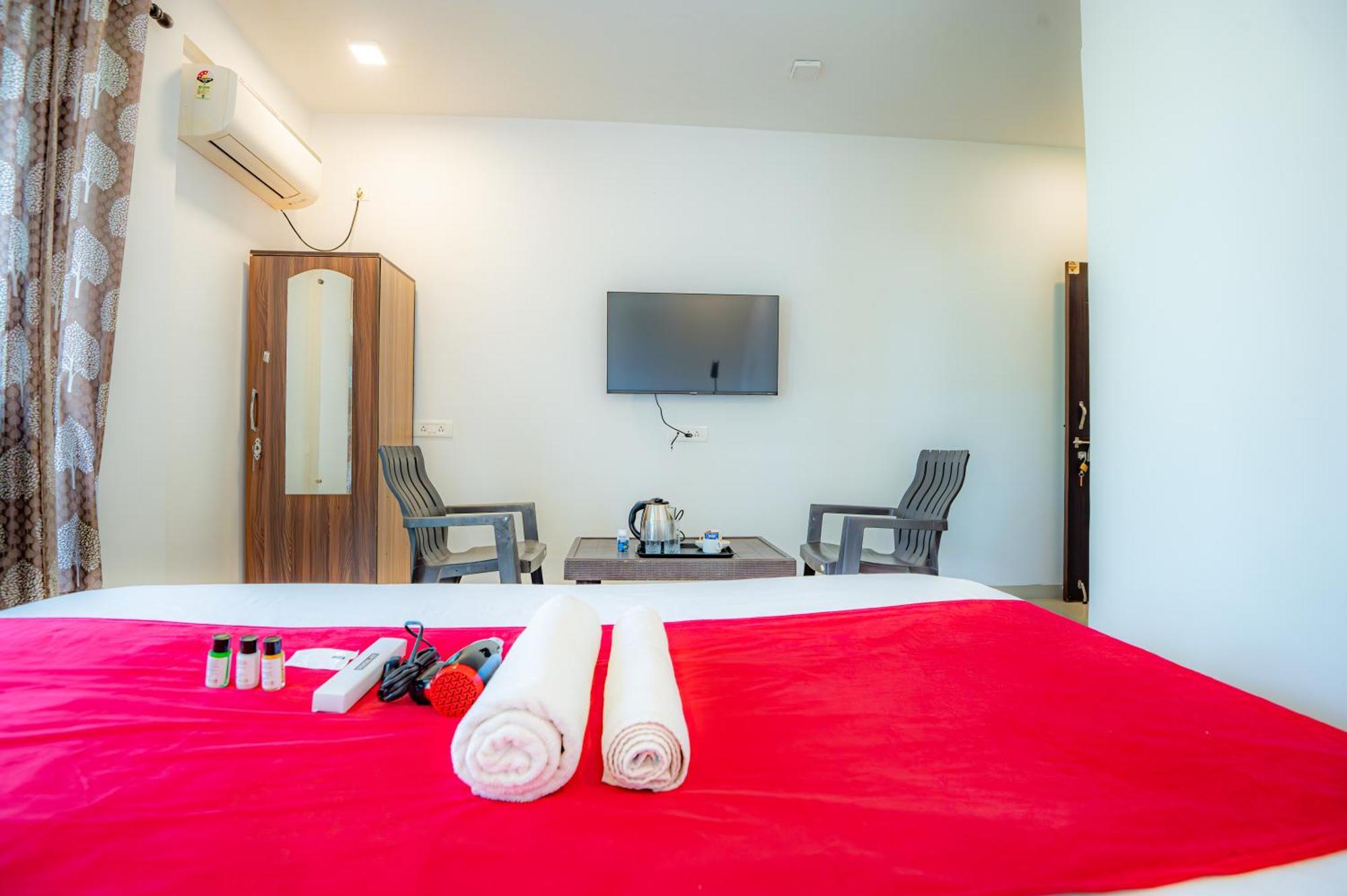 Morjim Sea Waves-Beach Front Hotel المظهر الخارجي الصورة