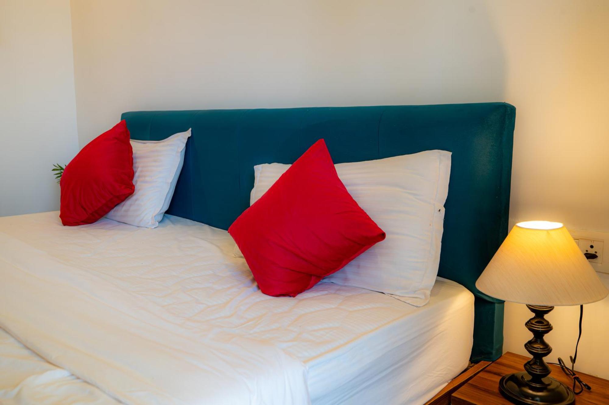 Morjim Sea Waves-Beach Front Hotel المظهر الخارجي الصورة
