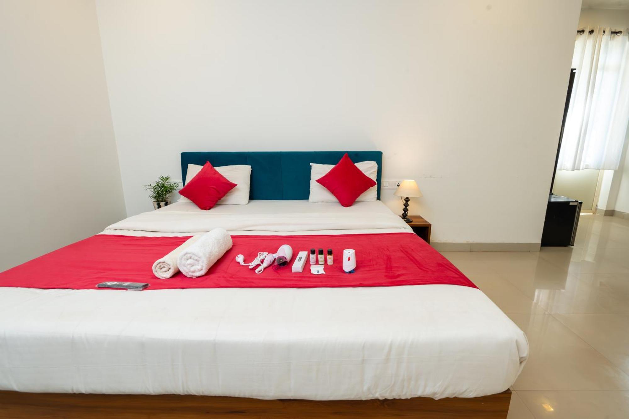 Morjim Sea Waves-Beach Front Hotel المظهر الخارجي الصورة