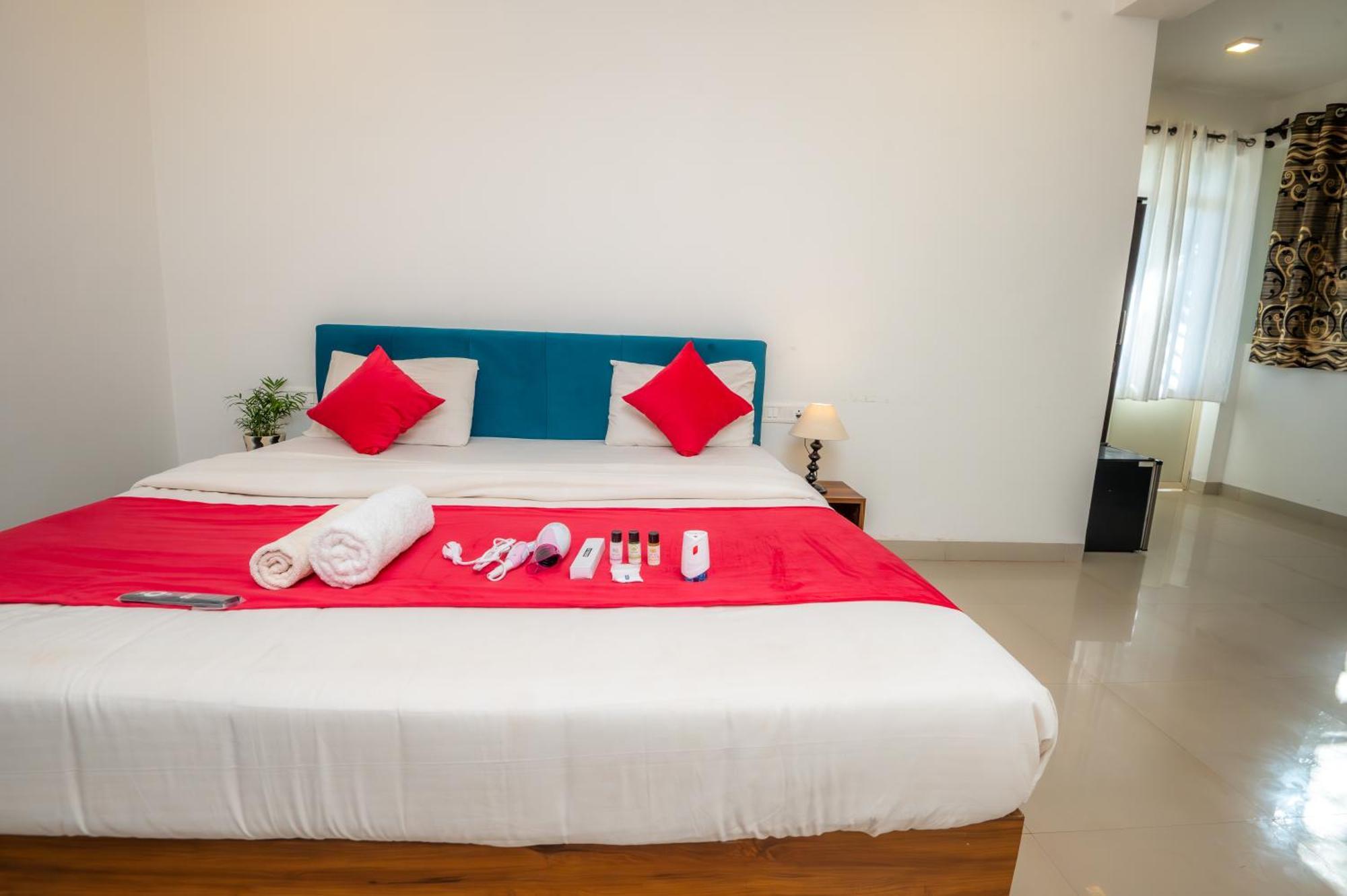 Morjim Sea Waves-Beach Front Hotel المظهر الخارجي الصورة