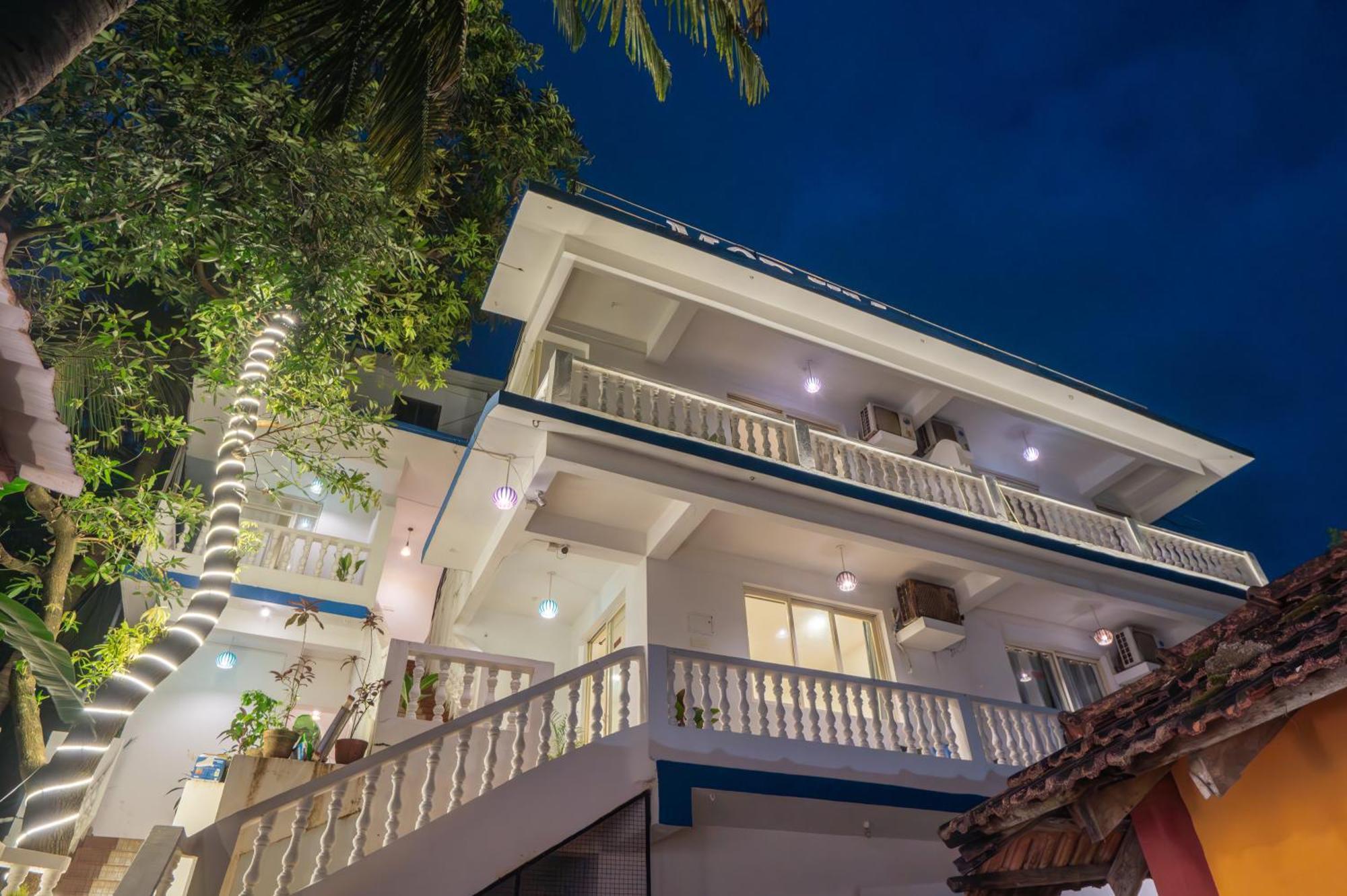 Morjim Sea Waves-Beach Front Hotel المظهر الخارجي الصورة